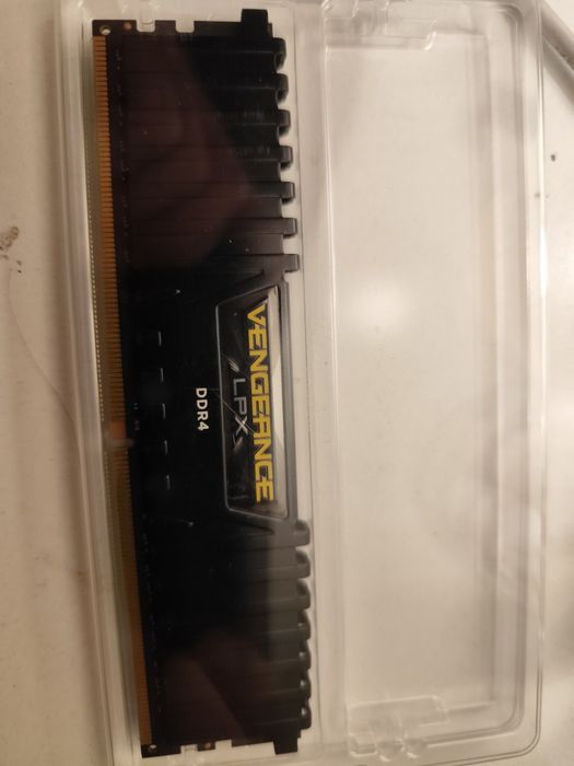 8 gb ddr4 3600 mhz Corsair Vengeance LPX