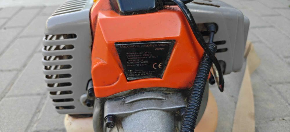 Motocoasă portabilă pe benzină