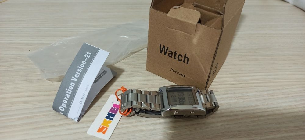 Vând ceas digital brățară metalica