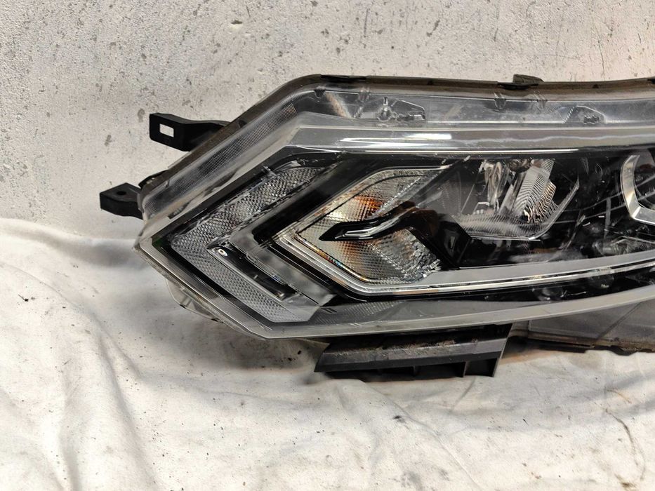 Оригинален фар Нисан  Nissan Qashqai Led