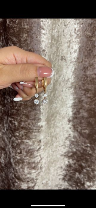 продам новые золотые серьги