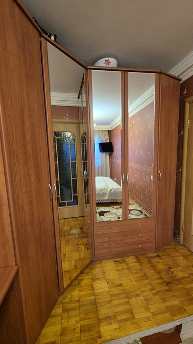 Угловой шкаф в спальню