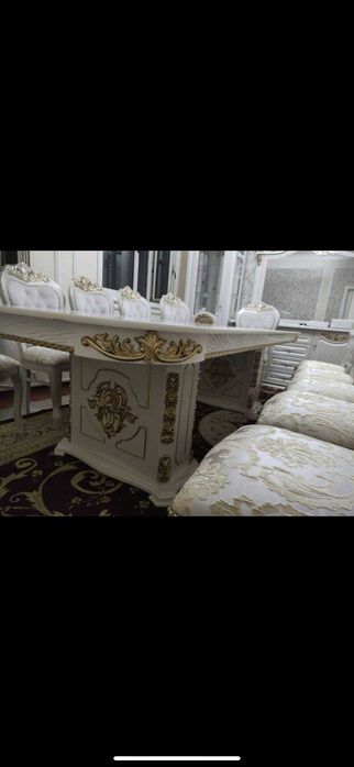 Продаются мебель для гостиной стол, стулья, комод, пенал