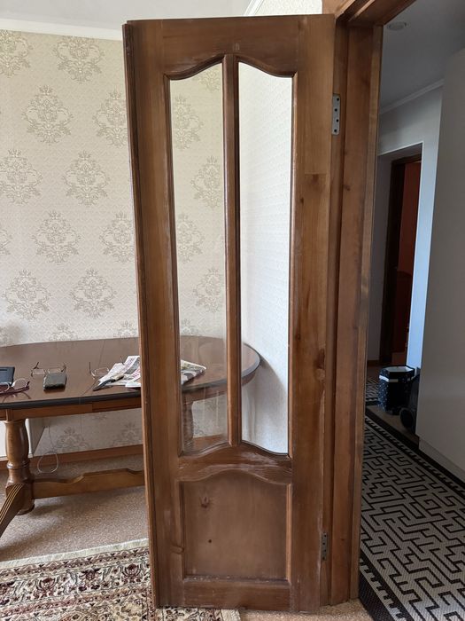Двери (дерево) срочно продам