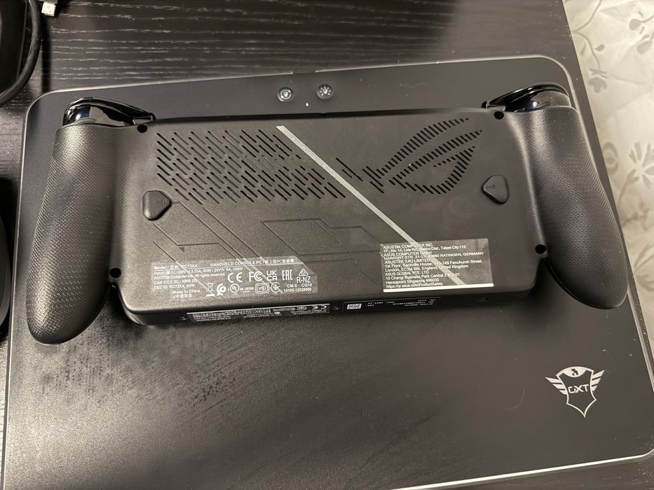 Consola ASUS ROG XBOX ALLY X - Ca noua - In garanție 2028 Februarie - Cu toate accesoriile