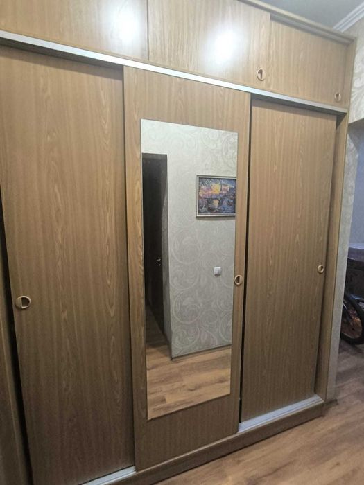 Шкаф встроенный в коридор