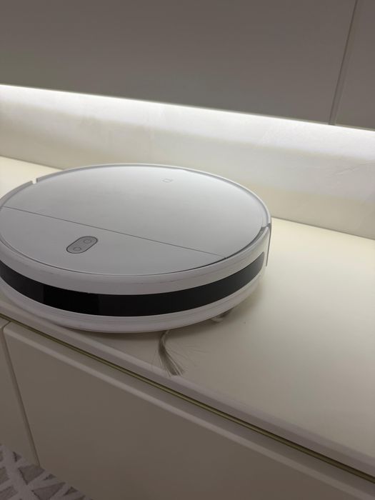 Продам отличный робот пылесос XIAOMI