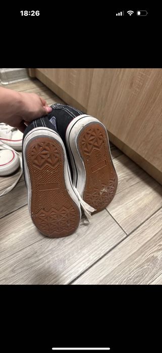 Tenesi vices mărimea 38