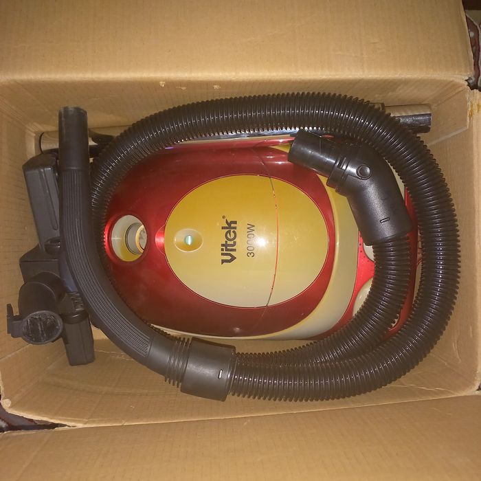 Пылесос Vitek 3000w