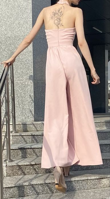 Продам два платья и комбинезон