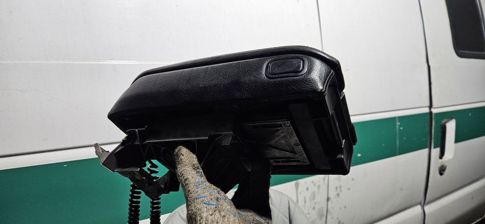 Подлокотник BMW E38 с телефоном