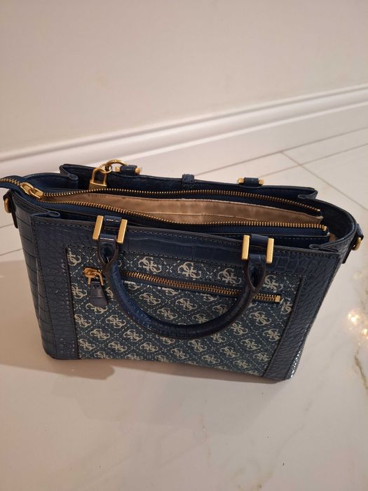 Дамска чанта Guess