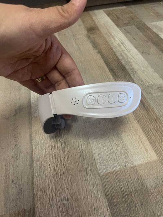 Aparat masaj cervical cu multiple puncte de presiune, impulsuri electromagnetice, functie de incalzire, programe de masaj cu vibratii