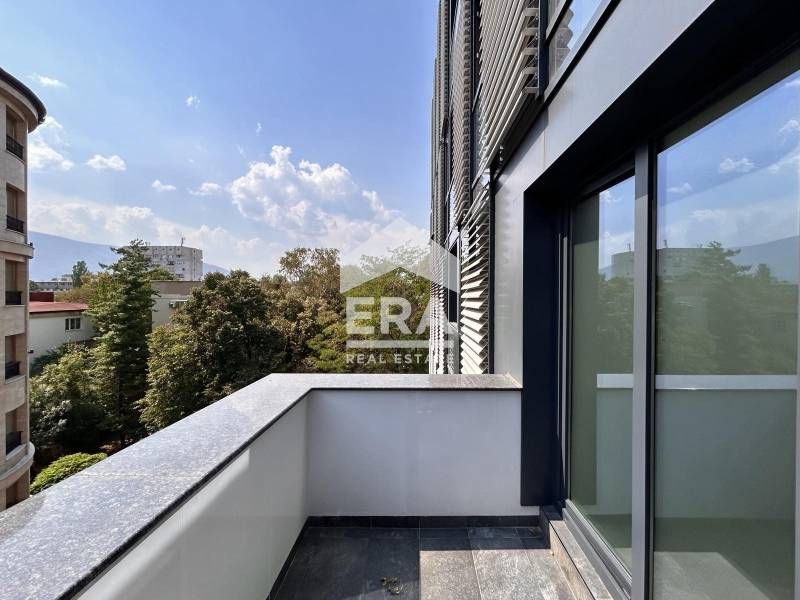 Дава се под наем Офис в София, Лозенец - 91 кв.м за 1160 € - Снимка #2