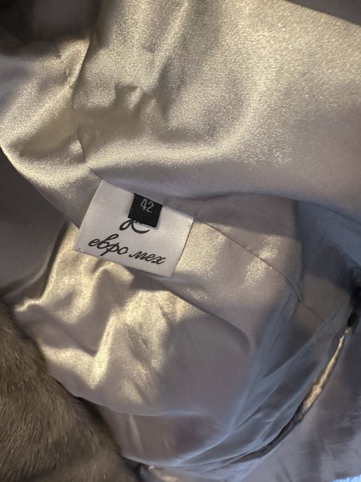 Шуба в отличном состояний.  размер 42