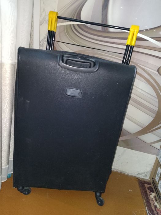 Большой чемодан для вещей