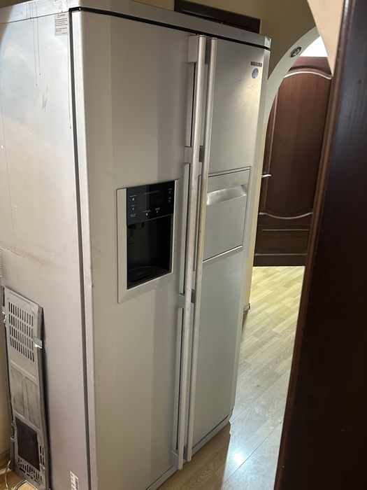 Холодильник Samsung