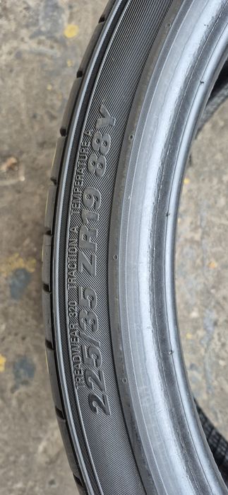 4 anvelope vara,fata Kumho 225/35/19,spate Pirelli 255/30/19.Pret/buc.