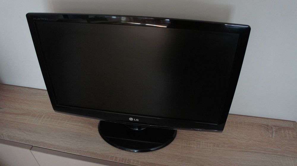 LG W2353V 23 inch LCD Monitor 16:9 Full HD - Black