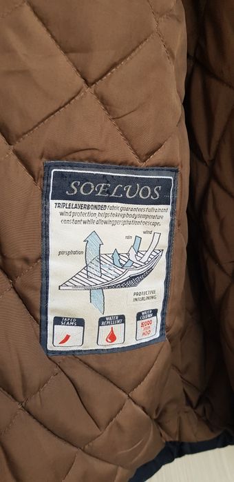 Эркаклар курткаси сотилади.