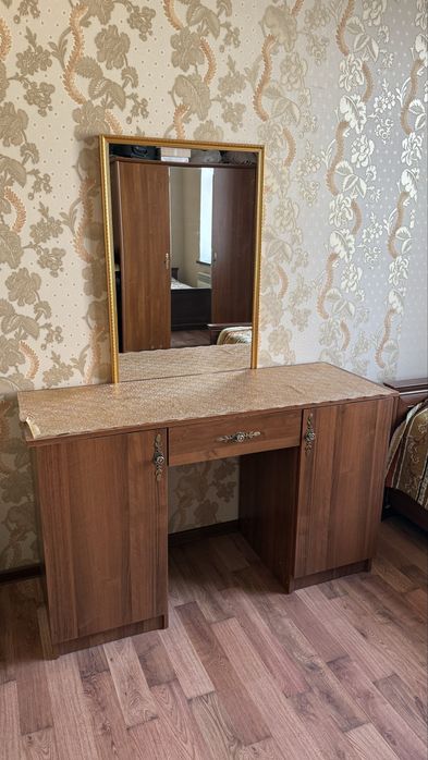 Туалетный столик бу
