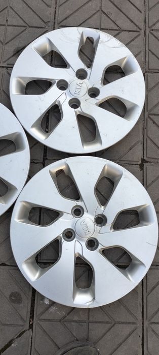 Продаю колпаки Kia Rio R15 — 3 шт