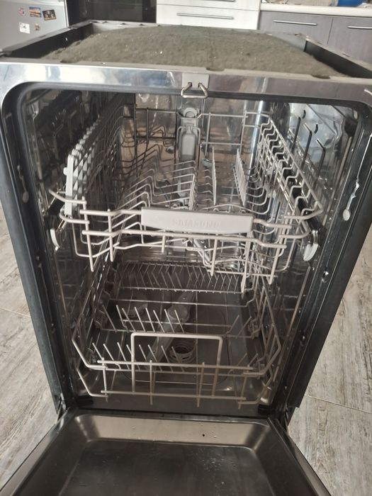 Продам посудомоечную машину