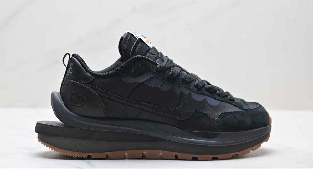 Нови дамски маратонки Nike x Sacai VaporWaffle Black Gum