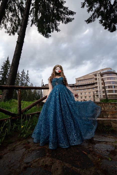 Продавам бална рокля.