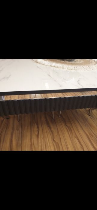 Трапезна маса бяла