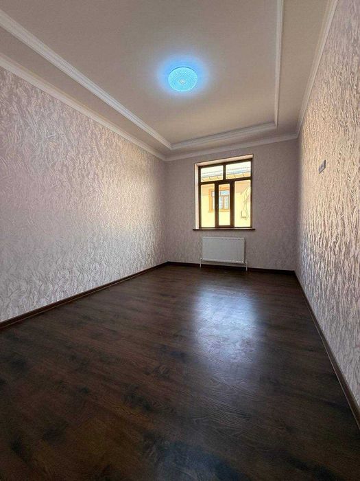 Уч кахрамон. Гулистон. 3 сотик 5 хона. Евро ремонт Ховли сотилади.