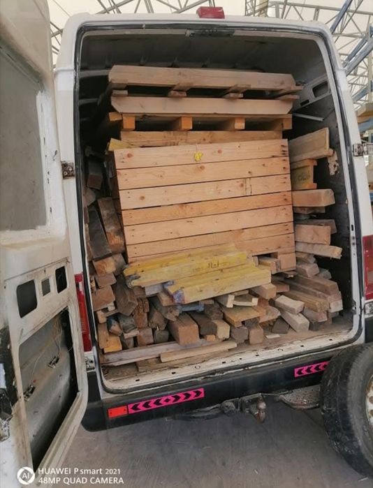 Prestez servicii de apartamente, case și transport marfa.