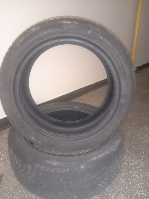 Două cauciucuri all season