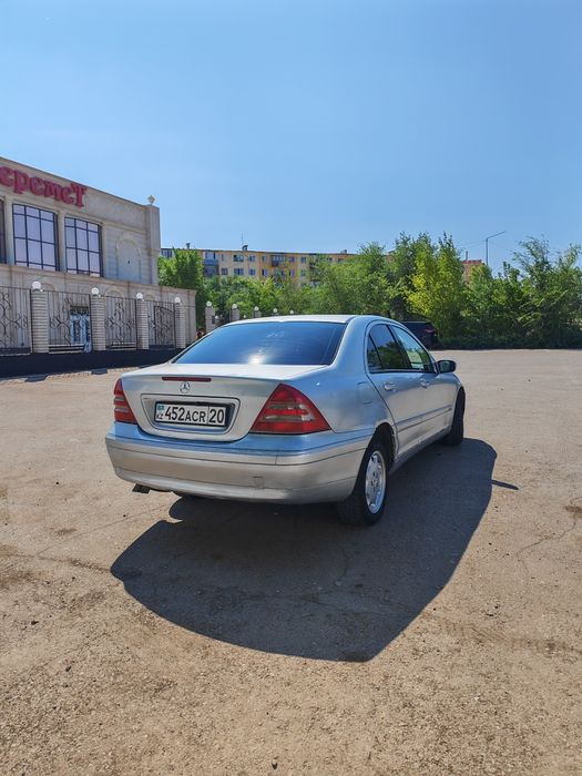 Mercedes benz c200