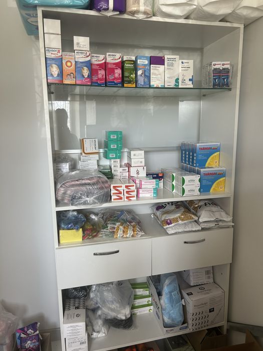 Продам шкафы/ витрины