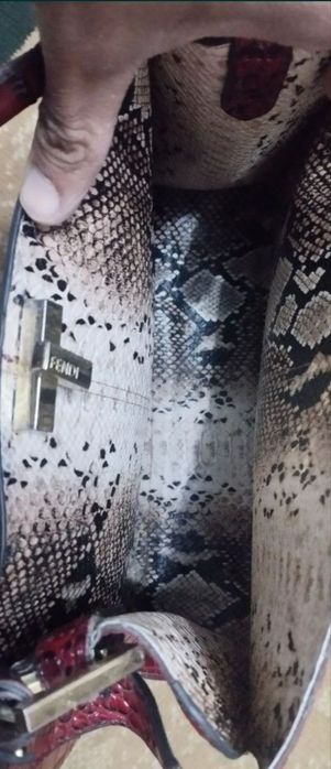 Продаётся оригинальные сумки FENDI и CHANEL