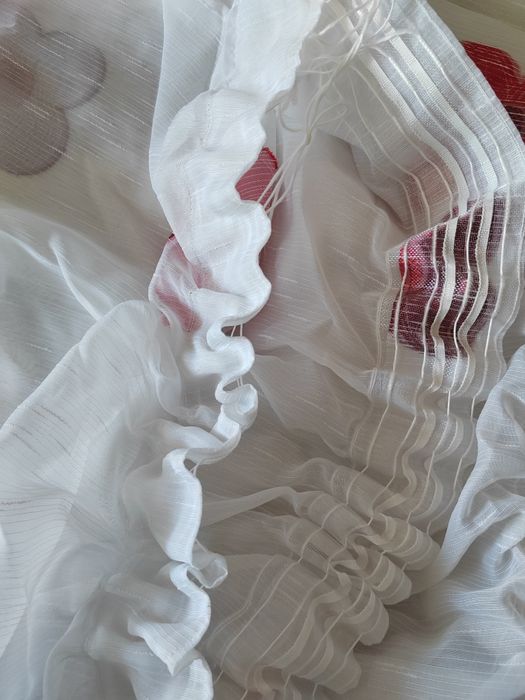 Perdea alba cu flori