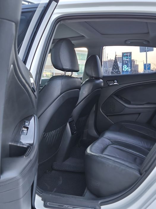 Дёшево ! KIA K5 отличный аппарат