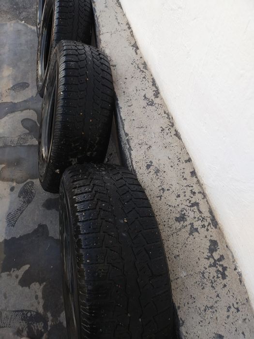 Шины зимние шиповки 235/65R17
