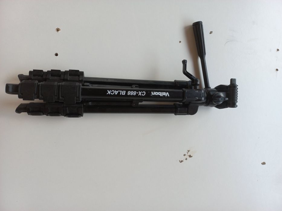 Vând trepied Velbon CX-888 Black