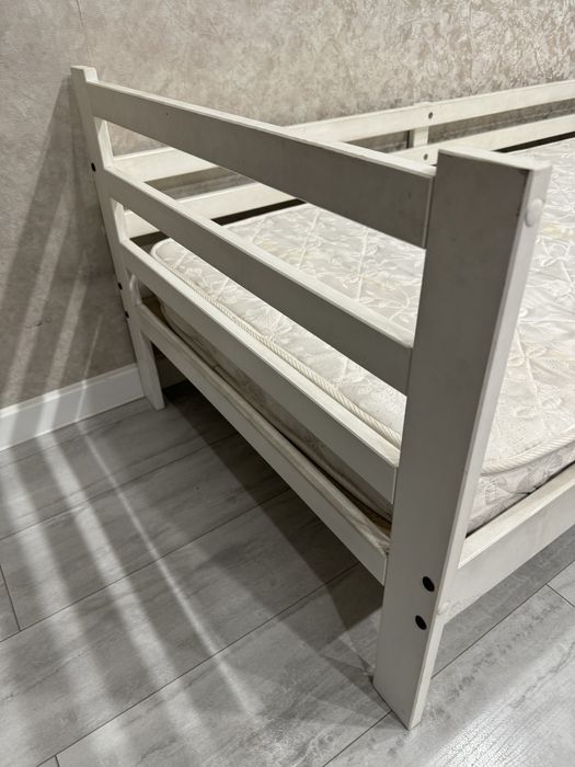 Продам кровать детскую