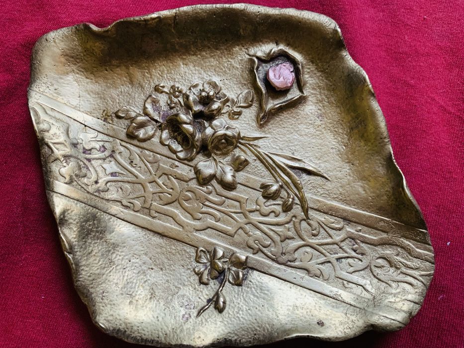 Tǎvițǎ vide-poche din bronz