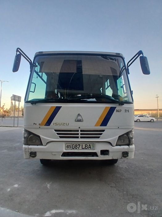 Avtobus Isuzu Np21 sotiladi 2007 tasolda mator zadnimos zoʻr