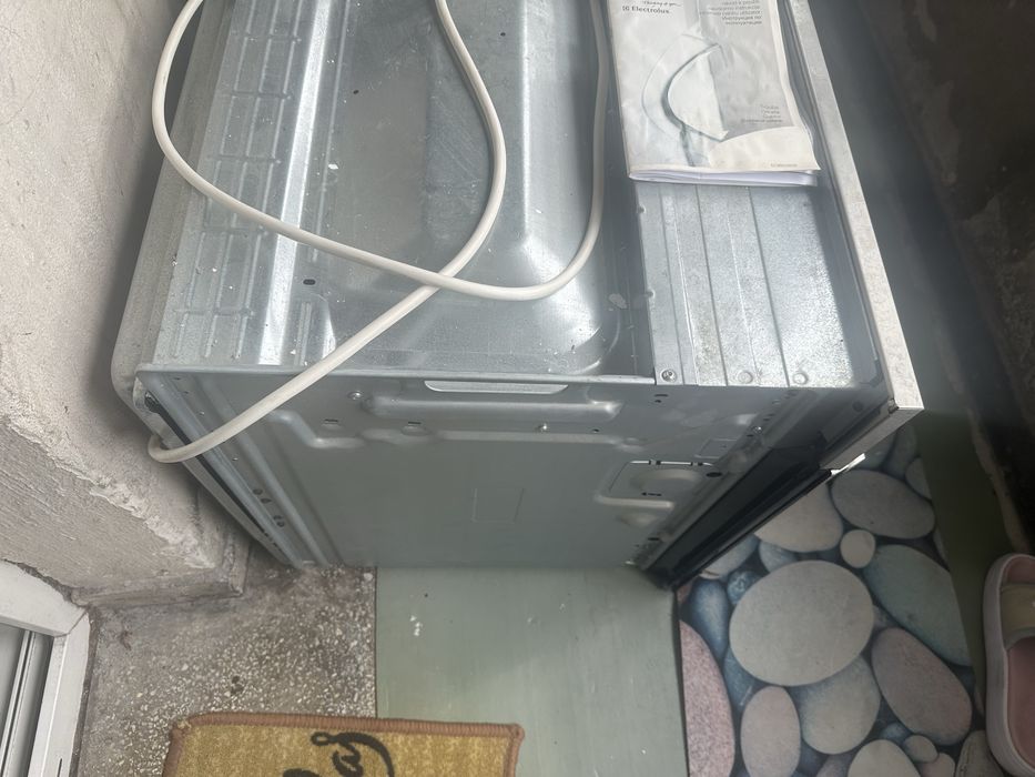 Cuptor electric electrolux  nou