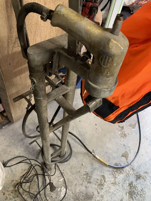 Vand pistol de bagat cuie cu vidia in Anvelope