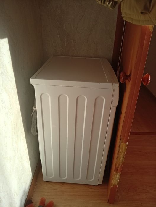 Продам стиральную машину автомат!!! Все работает только шумит!!!