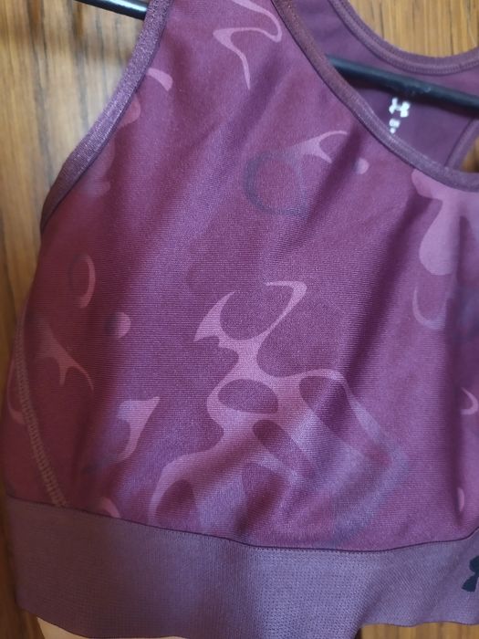 Спортен сутиен в прекрасен цвят.