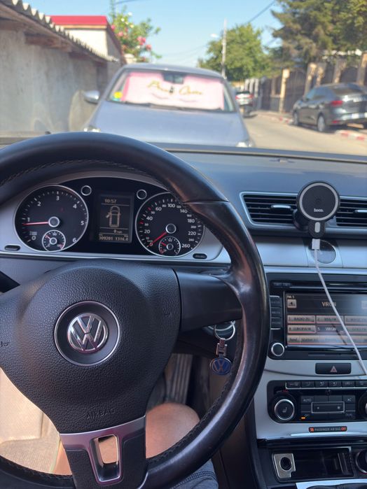 Vând Volkswagen Passat B7 2012 motor 1.6 diesel