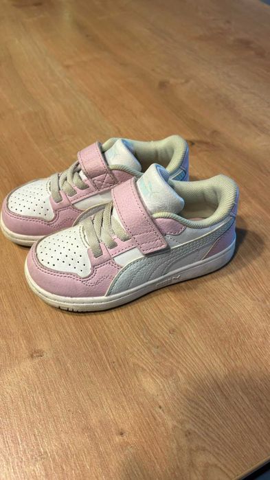 Sneakersi pentru fetita Puma Rebl AC inf, roz cu alb, marime 23, in stare foarte buna !