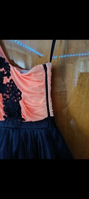 Rochie elegantă asimetrică corai & negru cu dantelă și fustă tutu